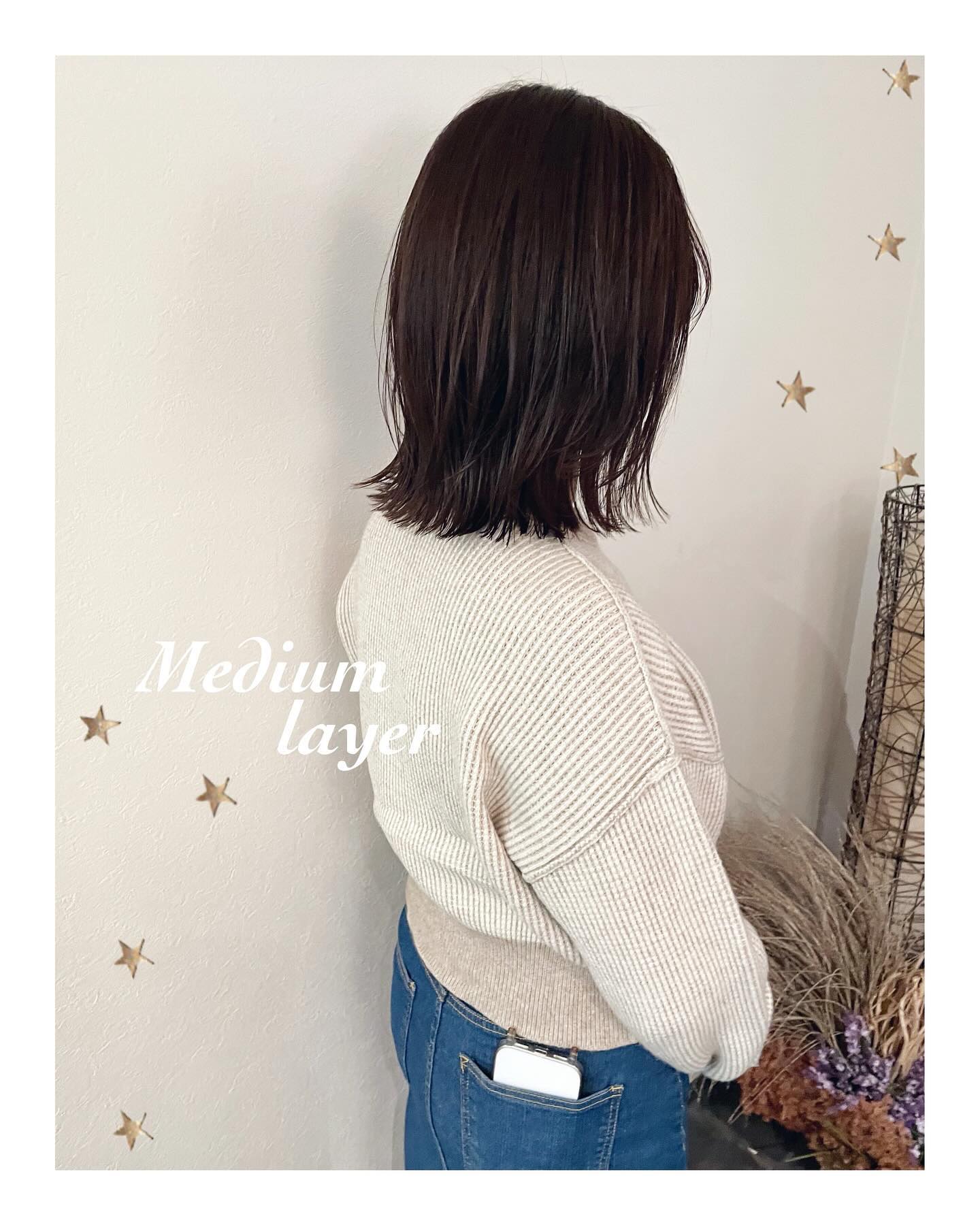 少し軽めのミディアムレイヤー（ボブ・ミディアム・ロング・ヘアアレンジ）