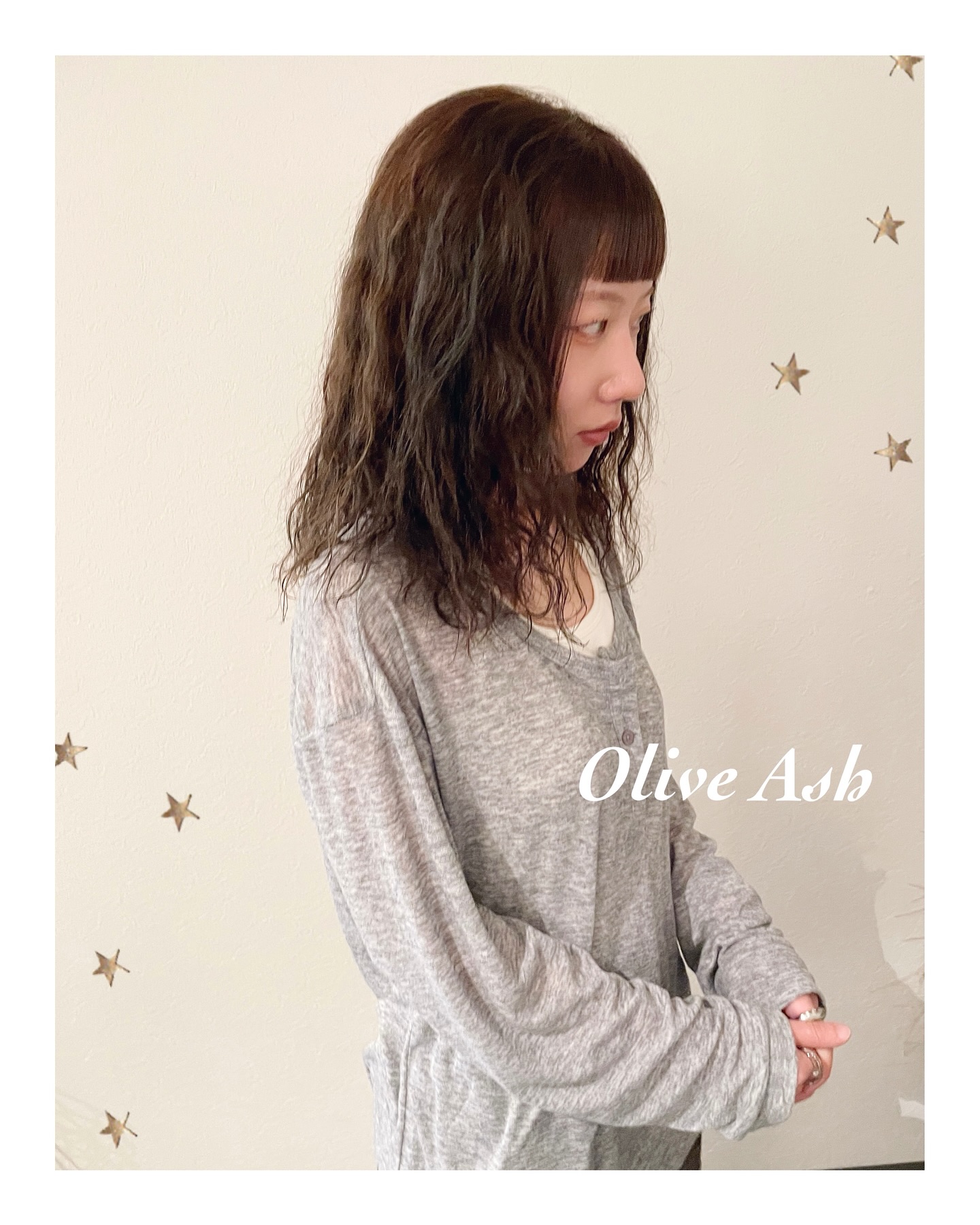 明るめオリーブのくすみカラー（ボブ・ミディアム・ロング・パーマ・カラー・ヘアアレンジ）