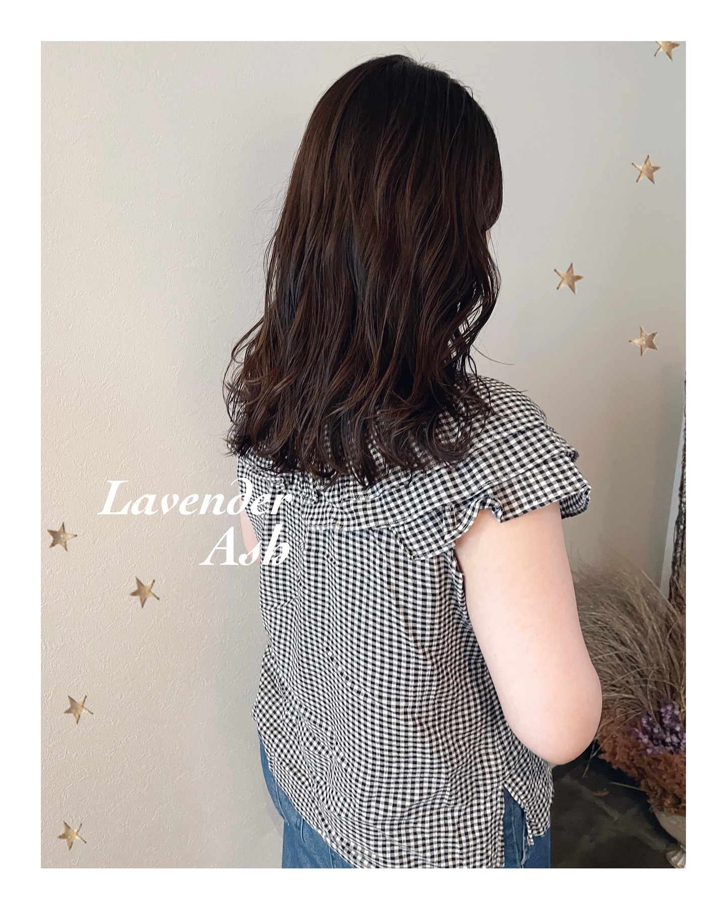 落ち着いたトーンのラベンダーアッシュ（ミディアム・ロング・カラー・ヘアアレンジ）